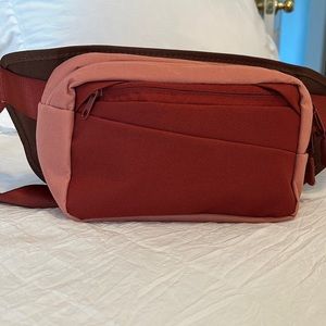 No Boundaries NWT waistpack (Fanny pack) or across the body